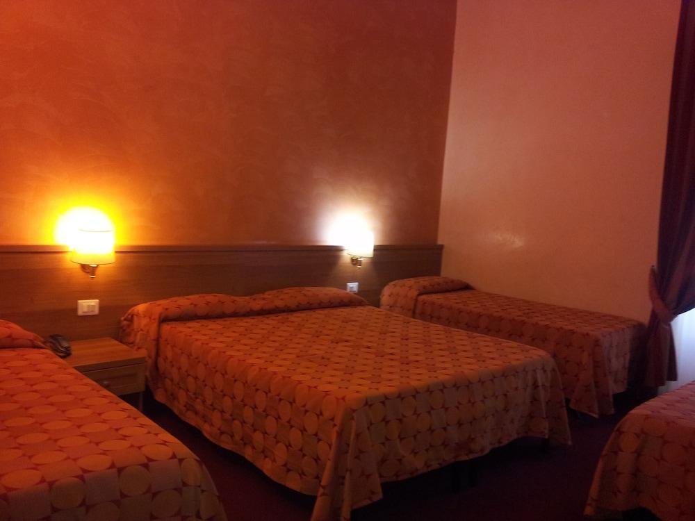 רומא New Morpheus Rooms מראה חיצוני תמונה